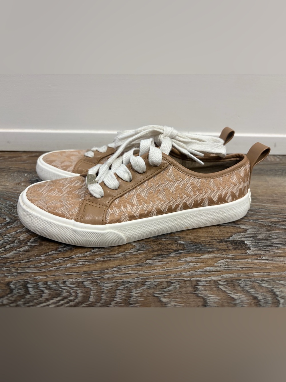 Michael Kors Beige/Tan MK Logo Lace-Up Sneakers, Girls Size 1